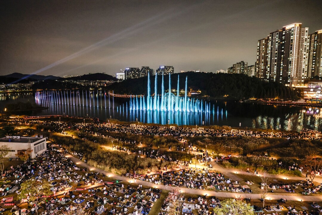 “너무 귀엽다” 시민 탄성 속 ‘뉴루나쇼’… 화성시, 빛의 도시로 다시 서다