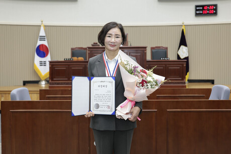 현장에서 답 찾은 의정... 양경애 구리시의회 의장, 의정대상 영예